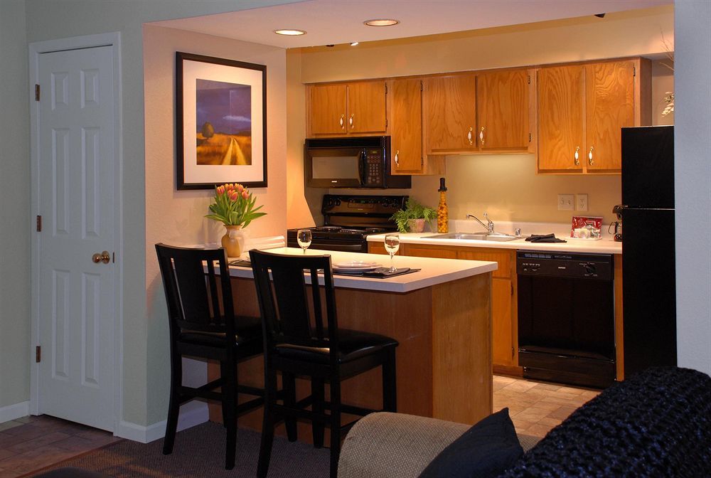 Annabell Gardens Hotel Lincoln Room photo